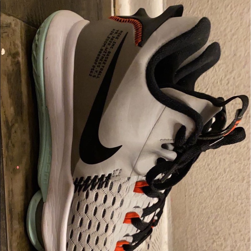 Nike Lebrons Basketball Shoes
